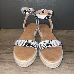 Stylish Snake Print Platform Sandals